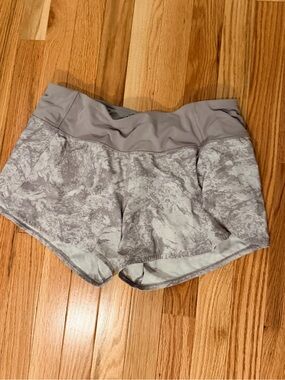 Lululemon Women's Gray Marble-Print Performance Shorts